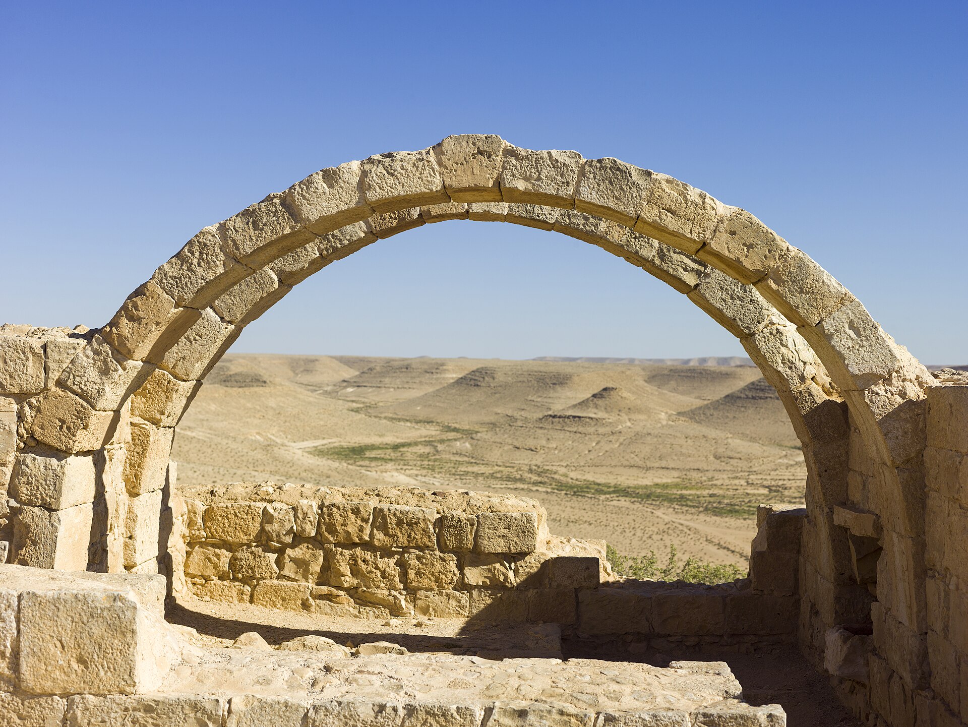 קשת אבן בעבדת, עיר נבטית על דרך הבשמים